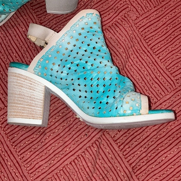 Unity in Diversity turquoise and Cream Heels with Chunky Heel - Picture 13 of 16